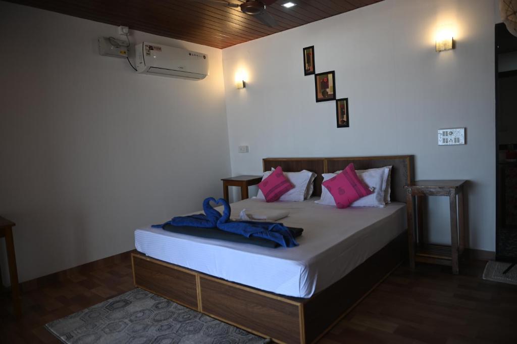 Madhu Huts Agonda photo 2