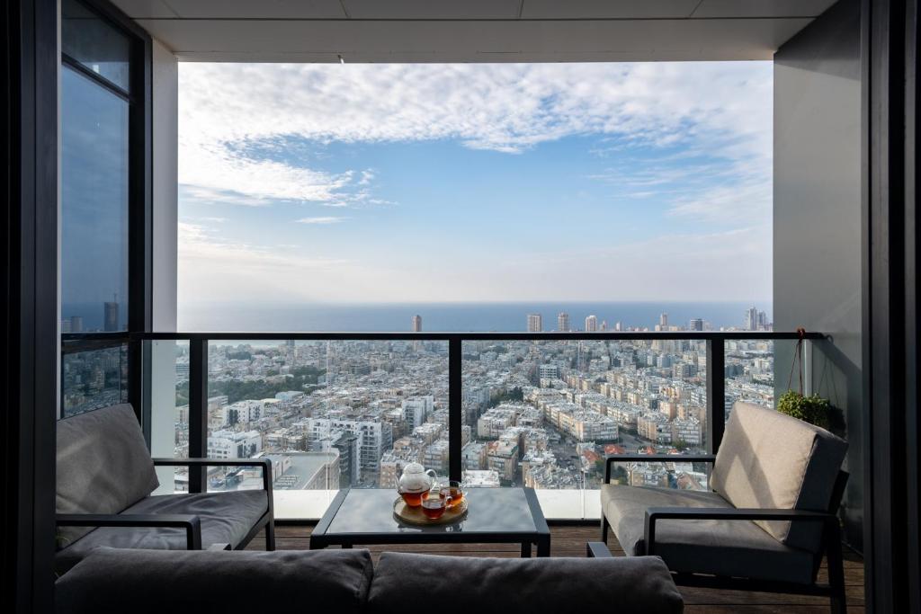 Master Bedroom with Private Bathroom in Luxury Shared Apt