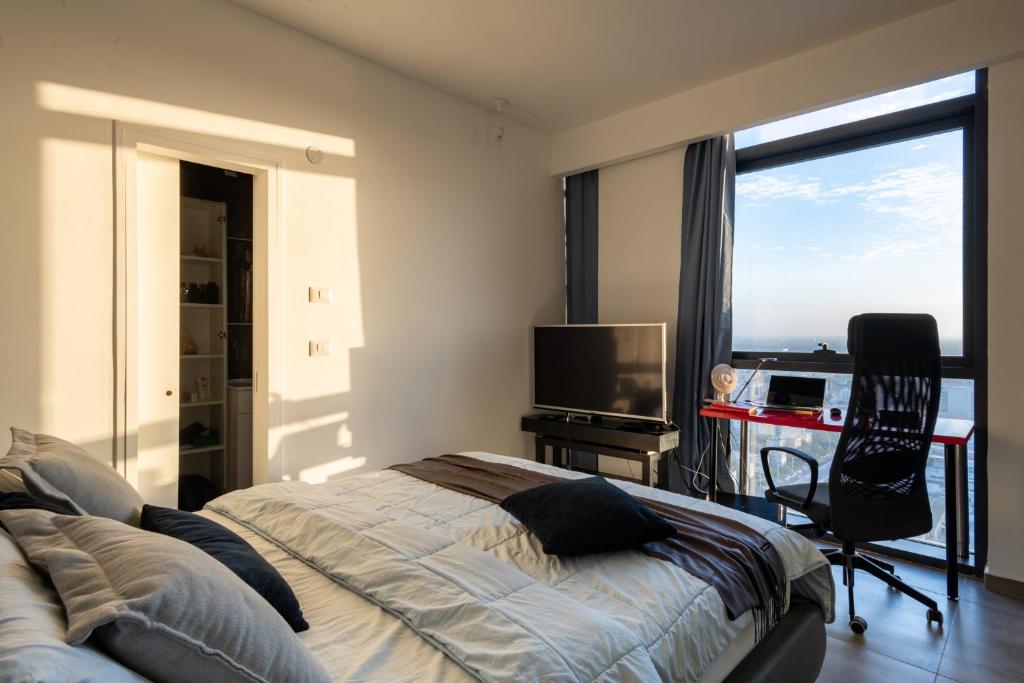 Master Bedroom with Private Bathroom in Luxury Shared Apt photo 3