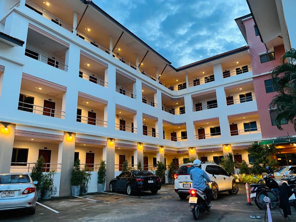 JJ Palace เจเจ พาเลซ photo 2