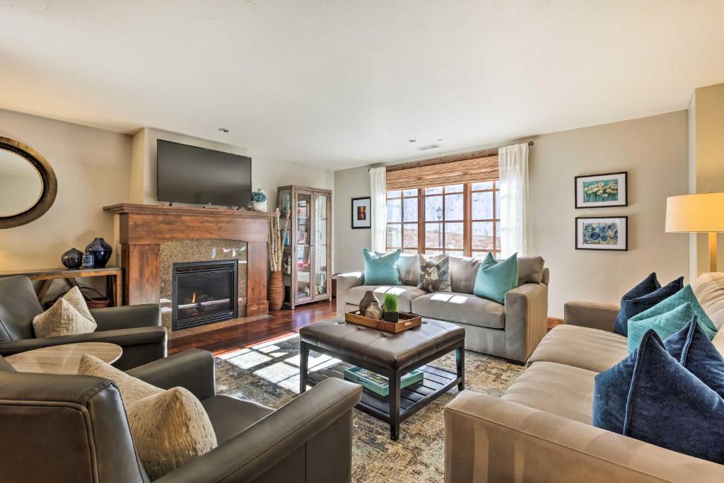 Luxury Mountain Condo with Community Perks and Shuttle photo 2