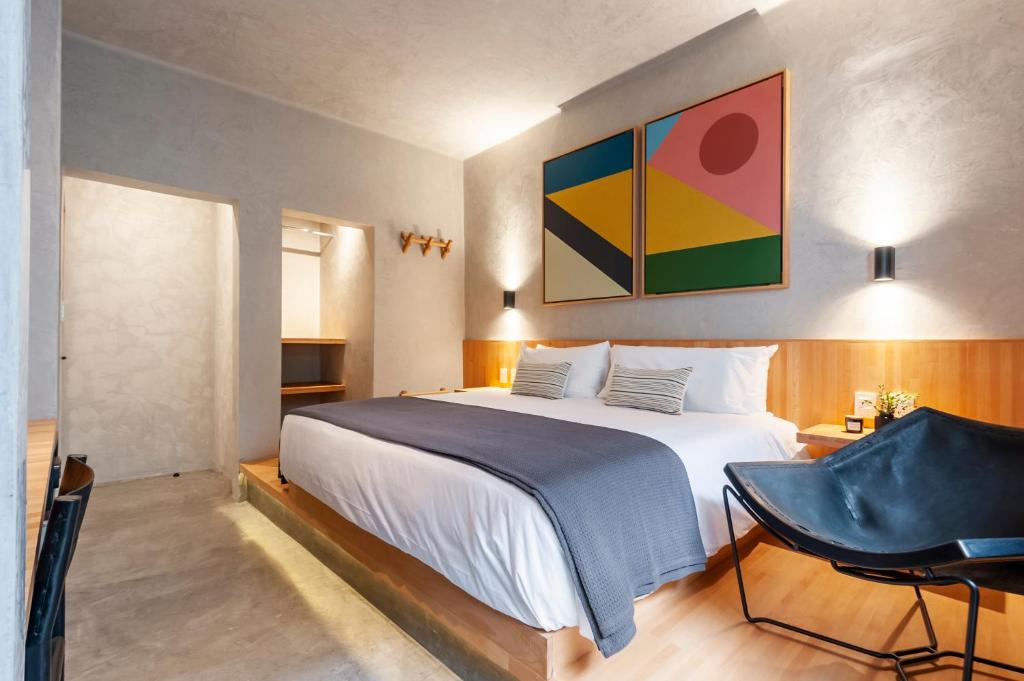 ChiCo Room Type - King Suite with Balcony