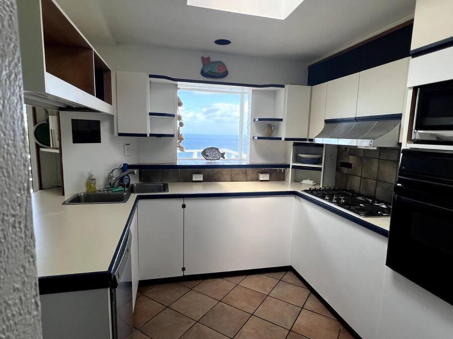 Oceanfront Cliffside Home! 4 Min Walk to the Beach photo 2