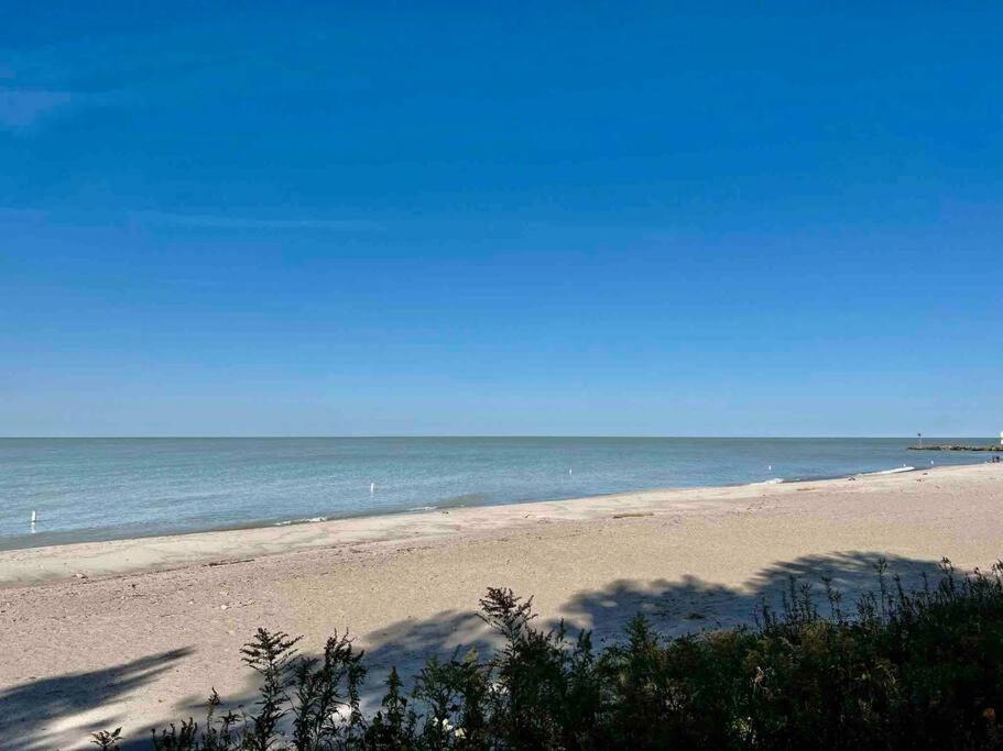 Madison on the Lake Home with Lake Erie views & Pool in Wine Country! photo 2