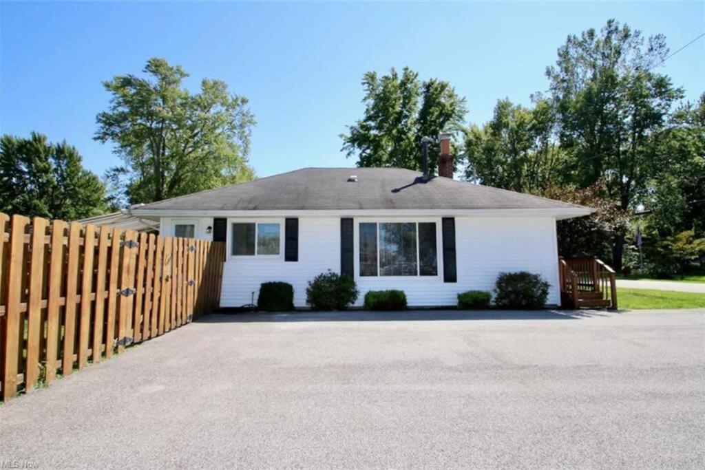 Madison on the Lake Home with Lake Erie views & Pool in Wine Country! photo 3
