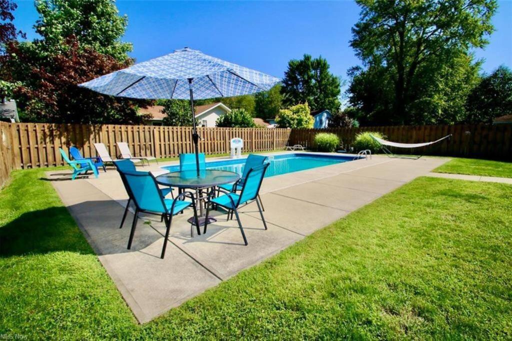 Madison on the Lake Home with Lake Erie views & Pool in Wine Country! photo 4