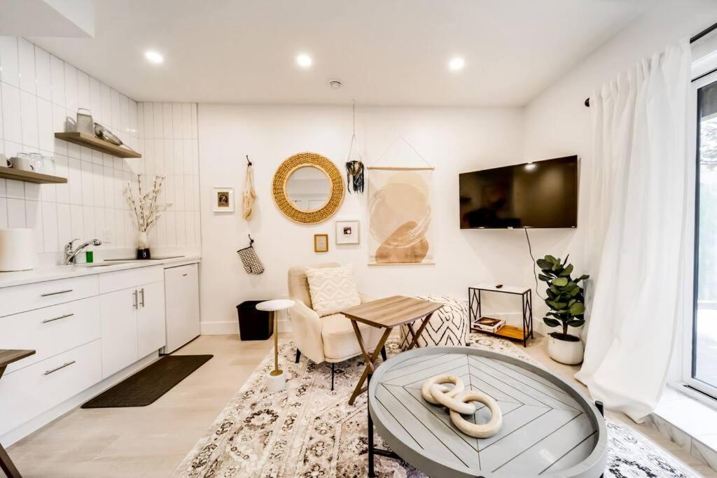Chic Retreat, 4BR Near DT & WEM, Fireplace, Trails, Sleeps 10! photo 4