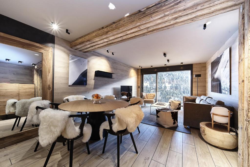 Luxury Treeline Residence with Hot Tub - By Ski Chalet Andorra photo 4