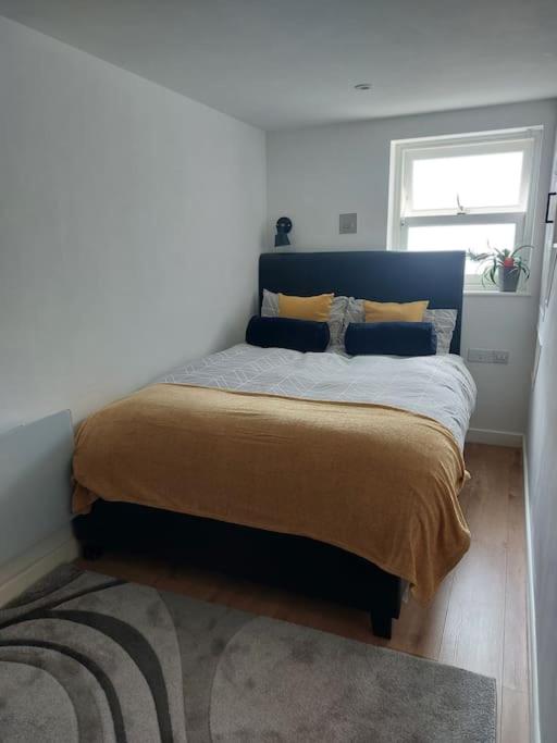 1 bedroom modern duplex - Tap to explore photos