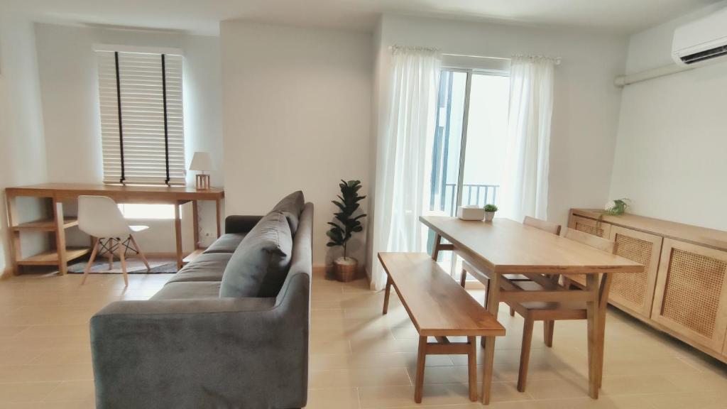 Cozy 1-bedroom condo close to MRT near JJ market photo 1