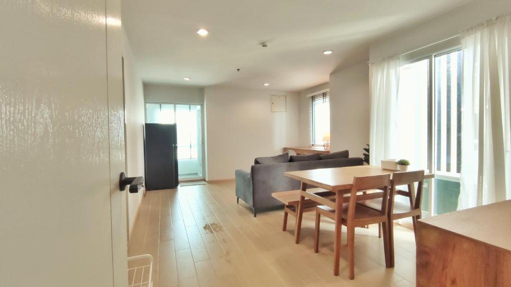 Cozy 1-bedroom condo close to MRT near JJ market photo 3