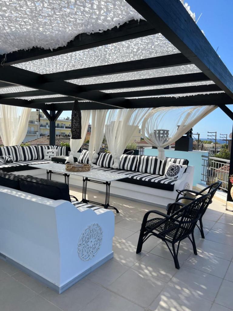 Magical Seaside Town Boutique Apts 1 photo 2