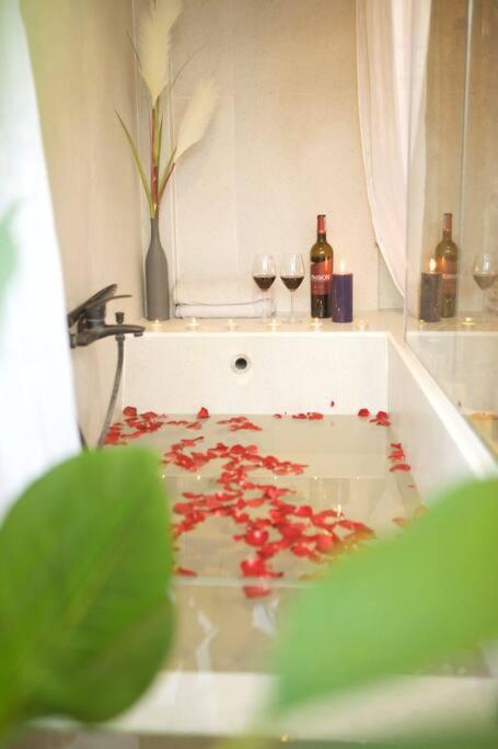 HomestayCHAT*InfinityTub2*Netflix*Hanoi*OldQuarter