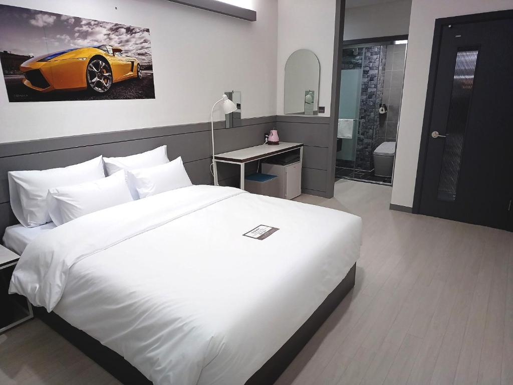Hi& Hotel photo 1