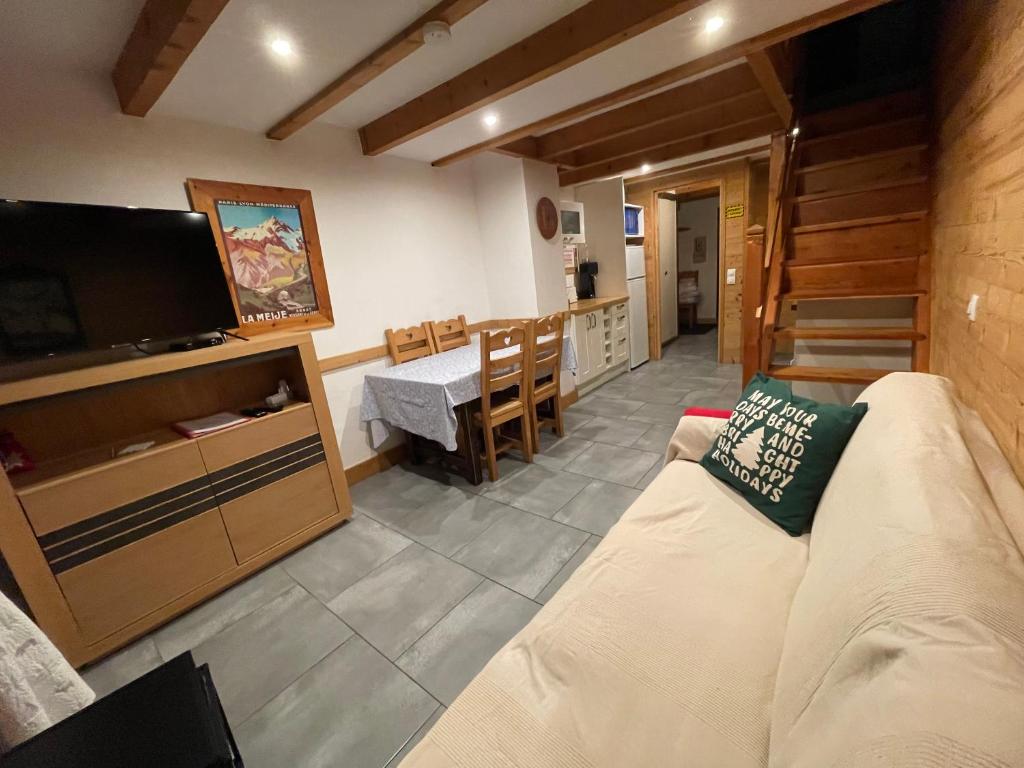 L ALPIN bel appartement avec terrasse dans vieille ferme de montagne rénovée photo 2