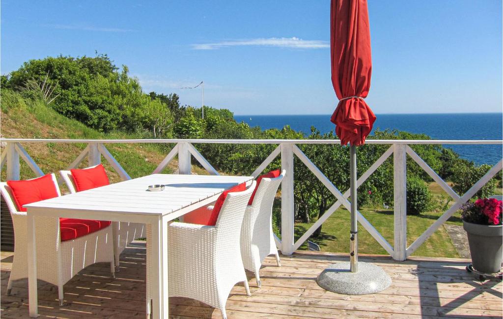 Amazing Apartment In Gudhjem With 2 Bedrooms And Wifi