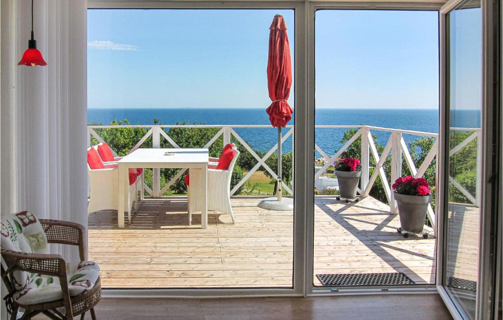 Amazing Apartment In Gudhjem With 2 Bedrooms And Wifi photo 2