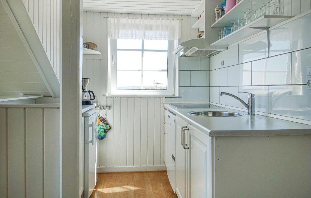Amazing Apartment In Gudhjem With 2 Bedrooms And Wifi photo 3
