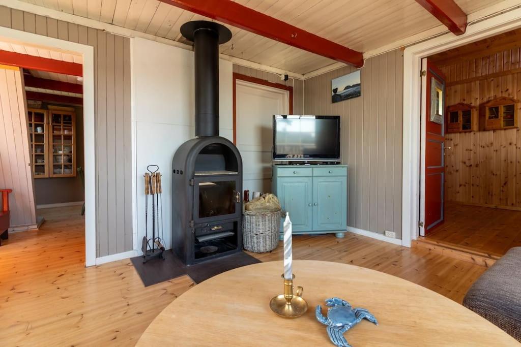 Sharming cabin in Sund photo 1