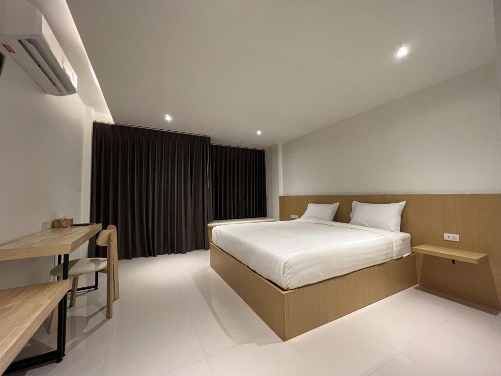 Super Highway Hotel photo 3