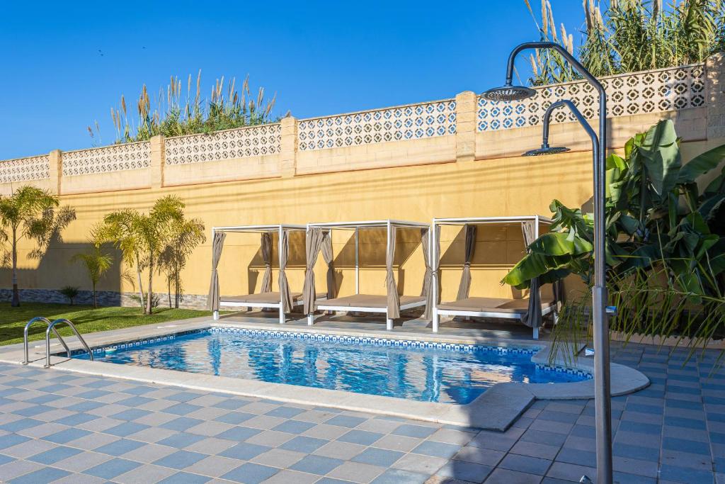 Sun, Relax, Climatized Pool & Steps to the Beach by Mellow photo 3