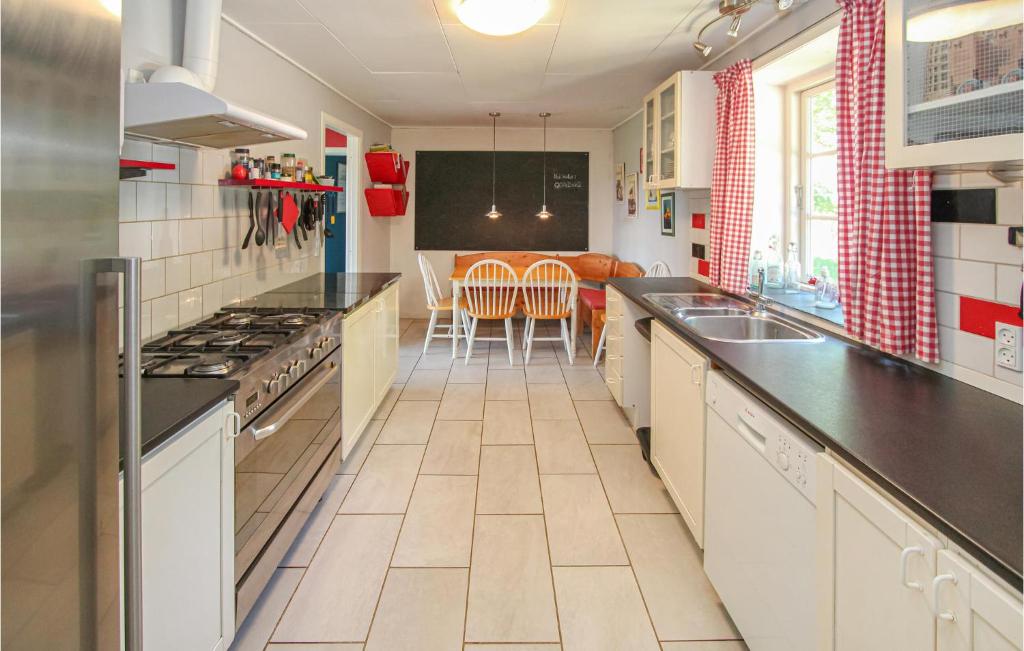 Stunning Home In Sams With 4 Bedrooms And Wifi photo 4