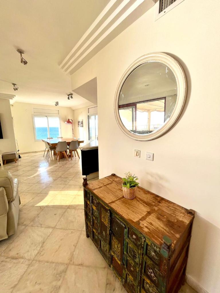 POOL GYM AND BEACH FRONT 3 BEDROOMS LUXURY TEL AVIV APARTMENT photo 3