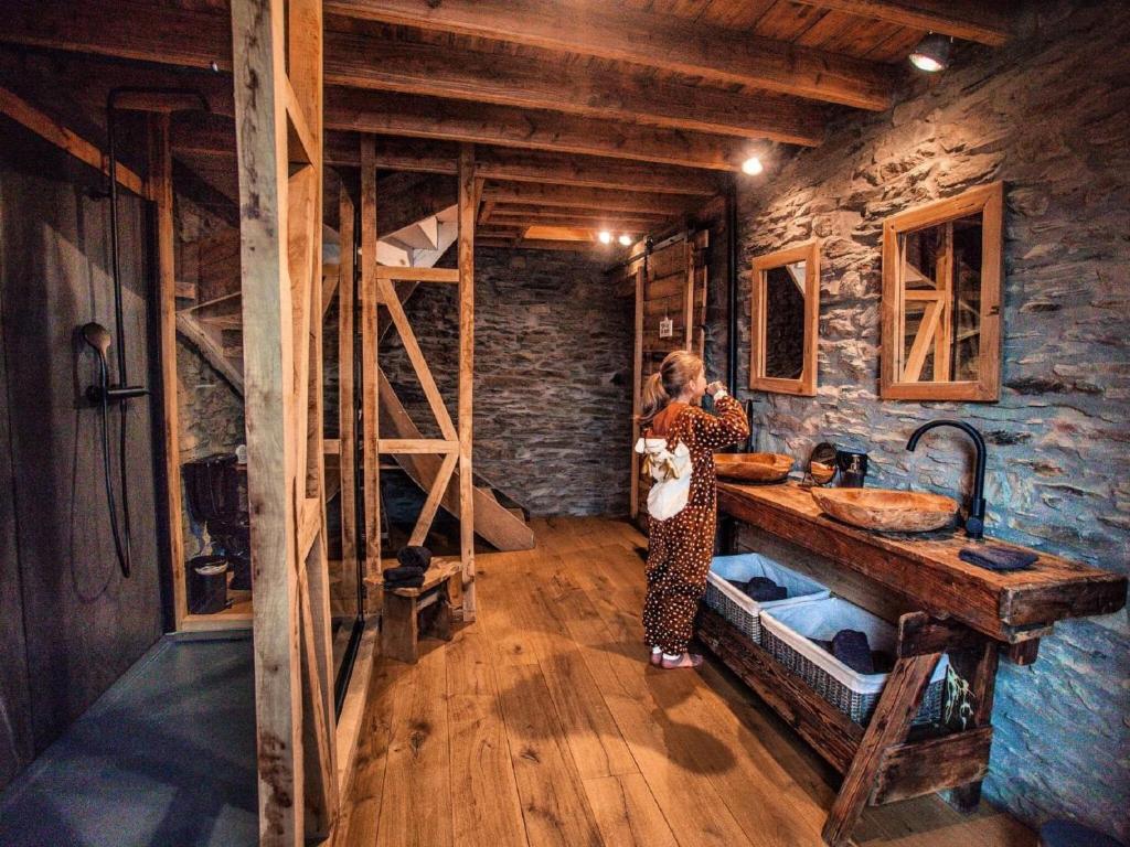 Unique holiday home in Bastogne with bubble bath photo 4