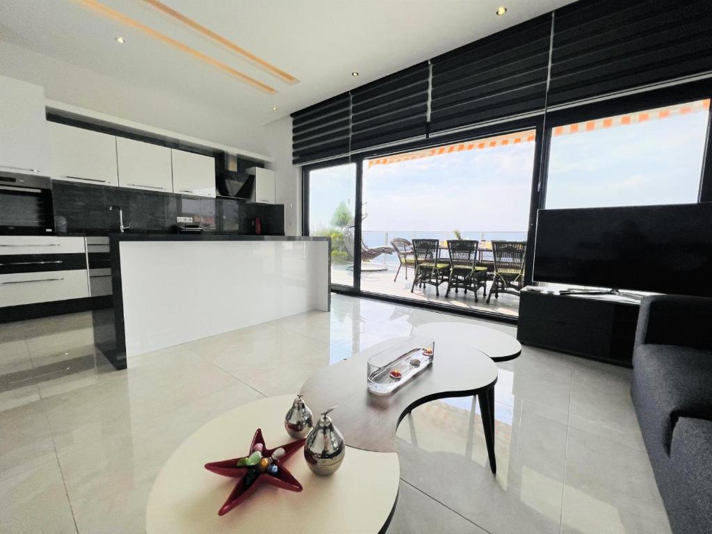 Villa with Private Pool and Terrace in Alanya photo 4