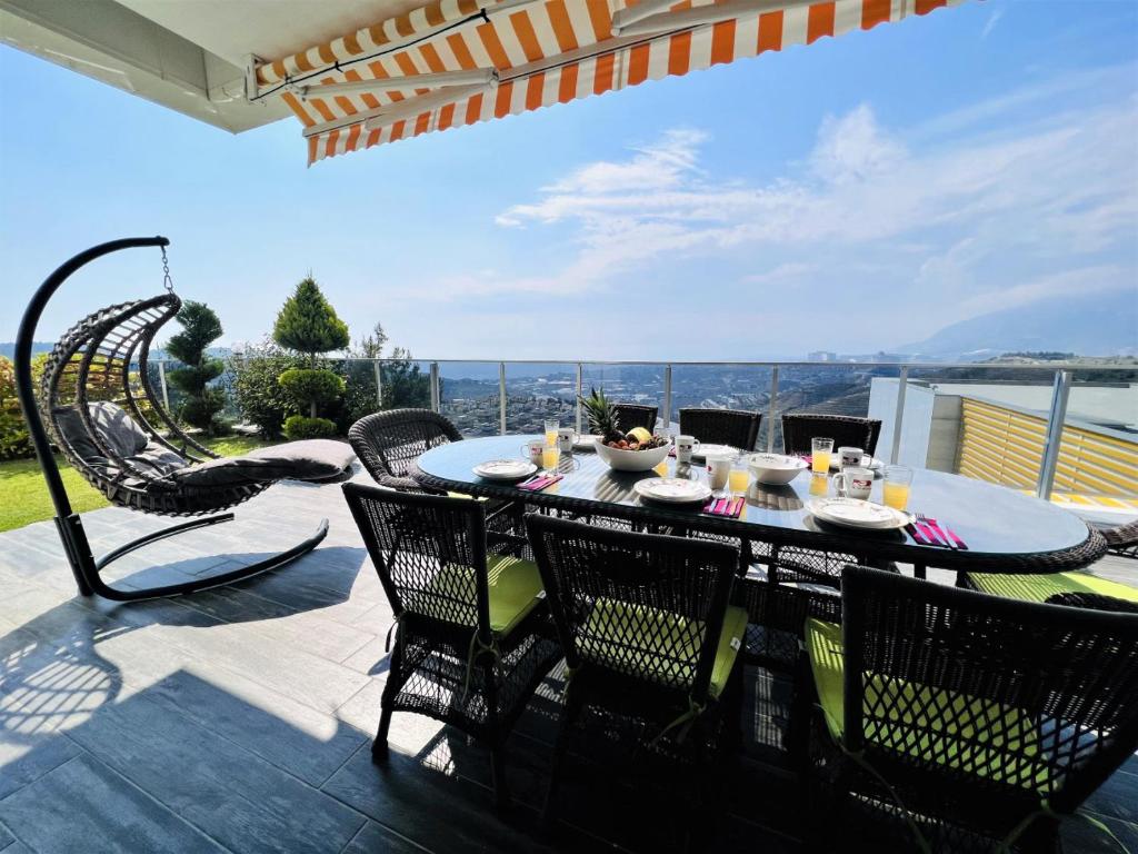 Villa with Private Pool and Terrace in Alanya photo 2