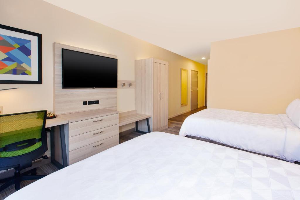 Holiday Inn Express Absecon-Atlantic City Area, an IHG Hotel photo 2