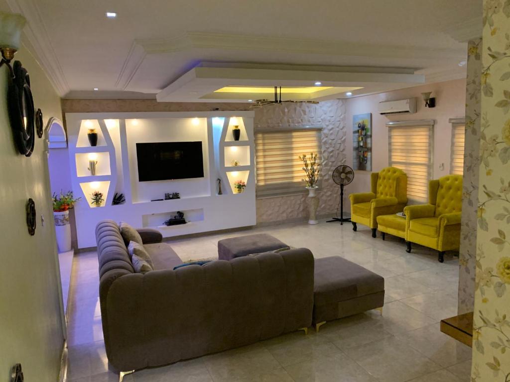 Charming Vacation 3BDR Duplex - Free Wi-Fi, Washing Machine, Mins to Airport photo 1