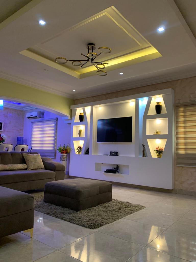 Charming Vacation 3BDR Duplex - Free Wi-Fi, Washing Machine, Mins to Airport