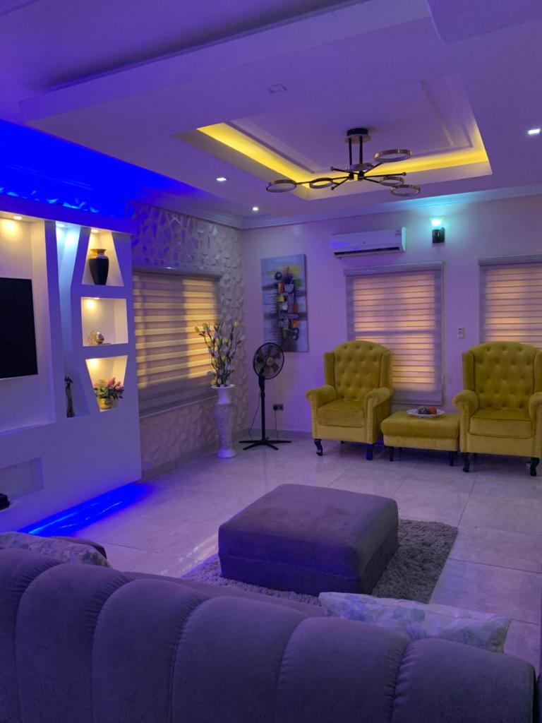 Charming Vacation 3BDR Duplex - Free Wi-Fi, Washing Machine, Mins to Airport photo 4