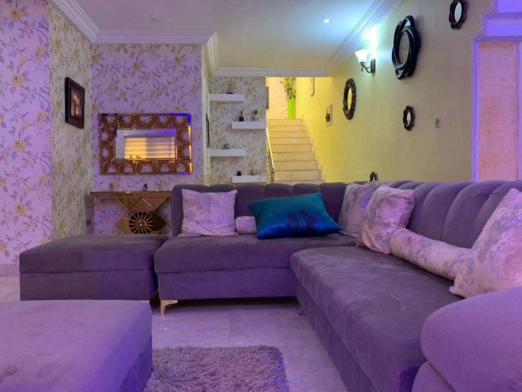 Charming Vacation 3BDR Duplex - Free Wi-Fi, Washing Machine, Mins to Airport photo 3