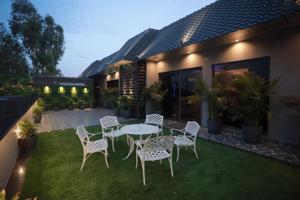 OVEL HOTEL (LUXURY) photo 2