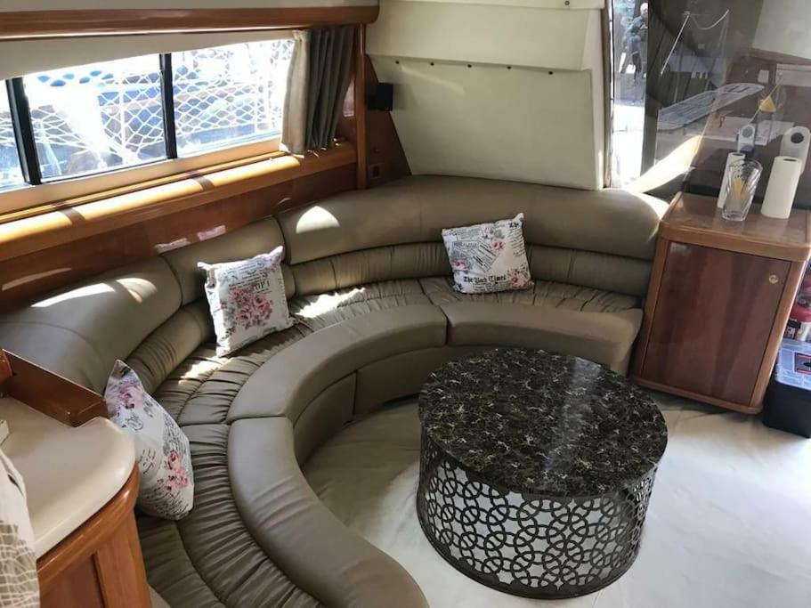 yatch for rent izmir cesme 3 camaras kiralik yat photo 3