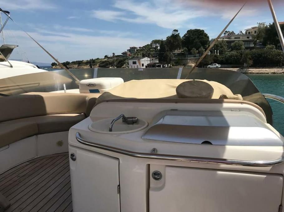 yatch for rent izmir cesme 3 camaras kiralik yat photo 4