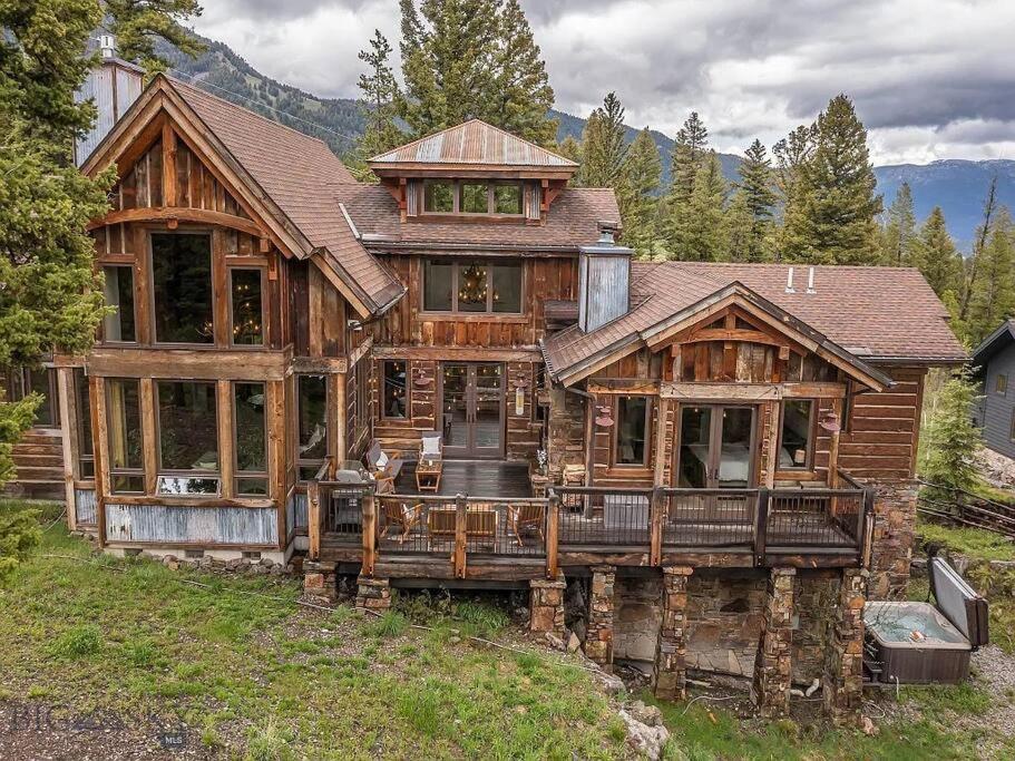 Luxury Mountain Retreat image