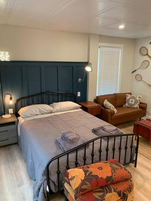 Refined Studio New Construction 1 Mile From Town photo 3