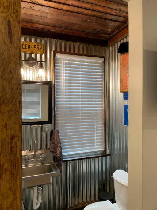Refined Studio New Construction 1 Mile From Town photo 4