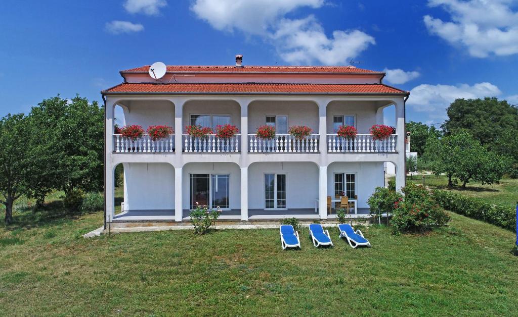 Residence photo 1