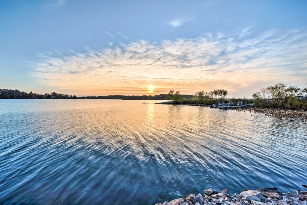 Rustic Apartment with Fire Pit and Lake Sugema Views! photo 2