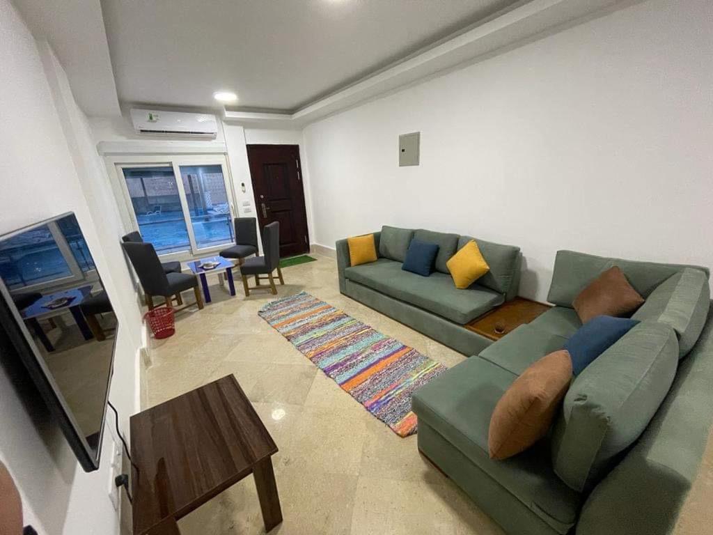 1 bedroom on the ground floor in front of the pool in Royal Residence with infinity pool on the roof and sea view photo 2