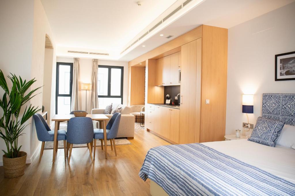 nQn Aparts & Suites Sevilla photo 1