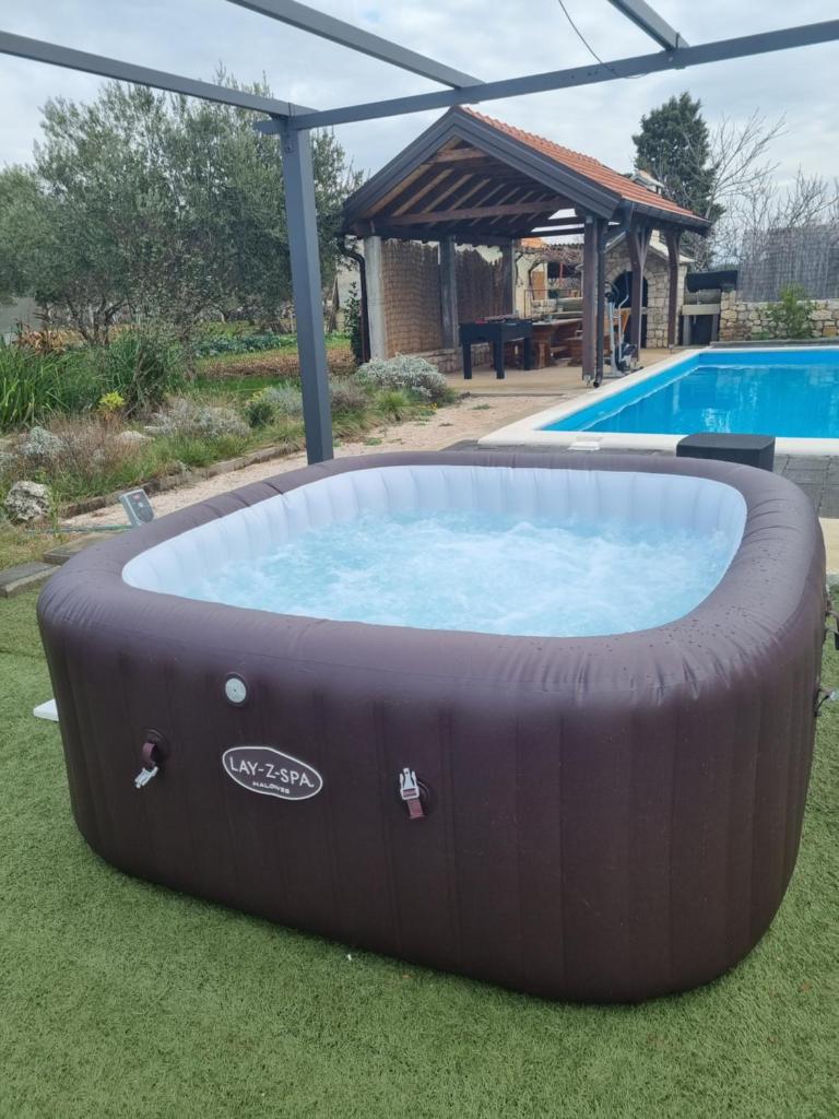 Olive Tree House with Jacuzzi, WiFi and 40m2 pool photo 1