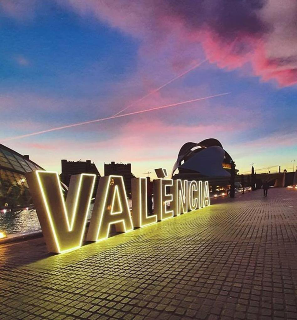 Alojame Valencia - Tap to explore photos