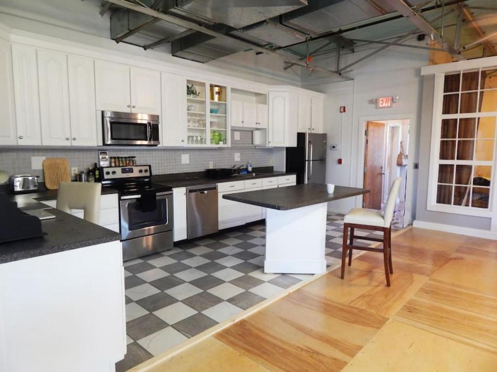 Corner loft with river views photo 1