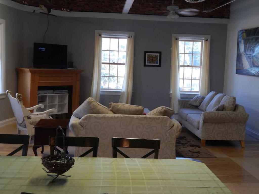 Corner loft with river views photo 4