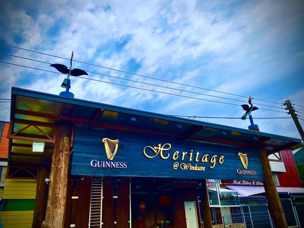 Heritage House Windcave Bar & Stay